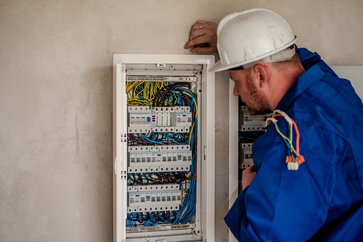Výmena elektroinštalácie v bytovom dome